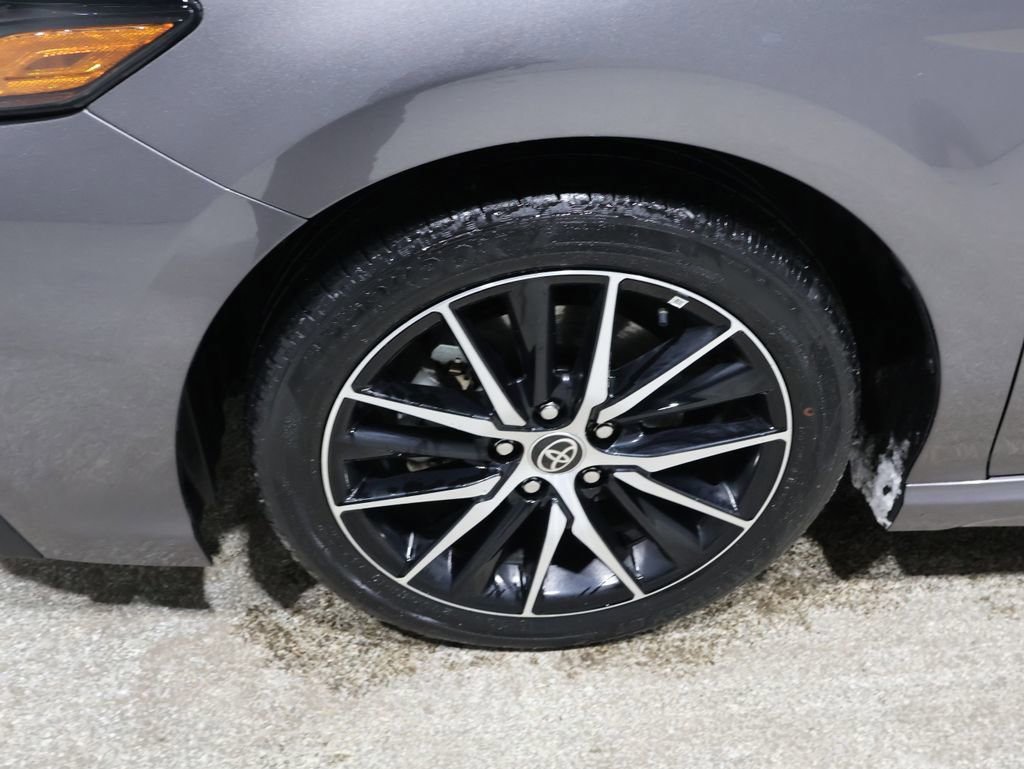Used 2023 Toyota Camry SE image 9