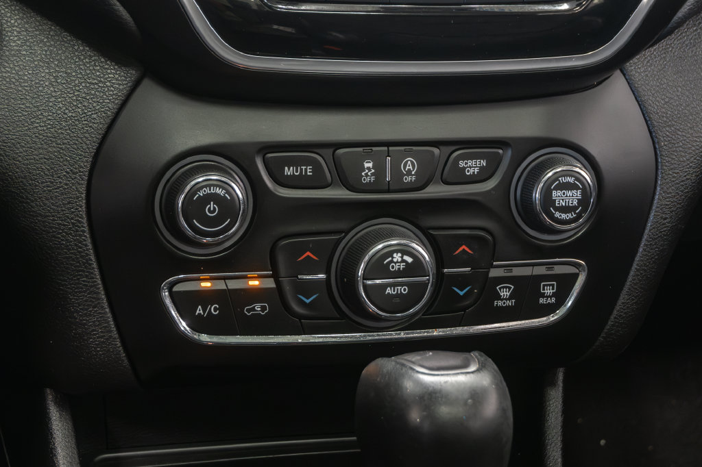Used 2021 Jeep Cherokee Limited AWD/4WD image 18