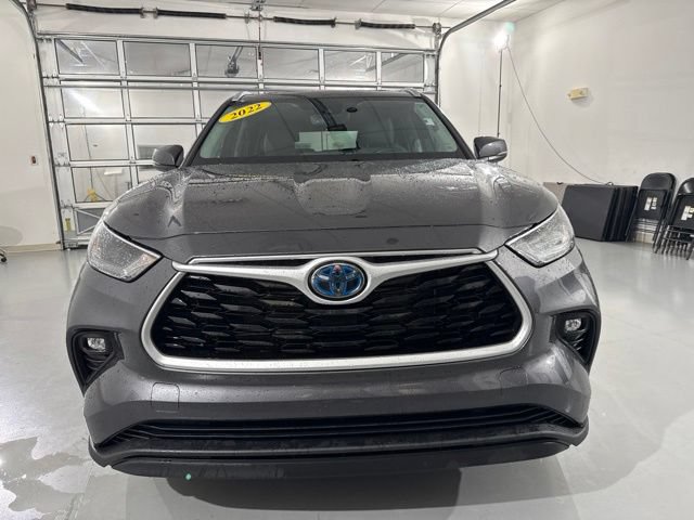 Used 2022 Toyota Highlander XLE AWD/4WD image 2