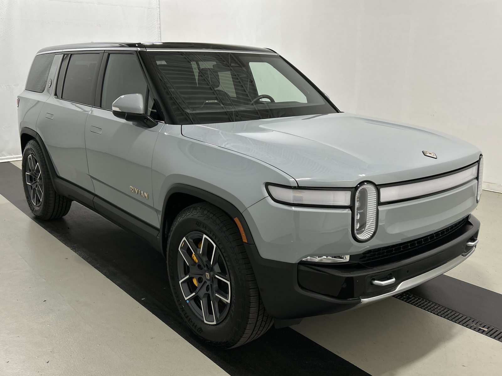 Used 2023 Rivian R1S Adventure Quad AWD/4WD image 7
