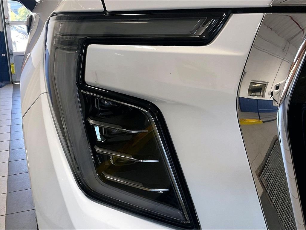 Used 2025 GMC Yukon XL Elevation w/ Elevation Premium Package AWD/4WD image 34