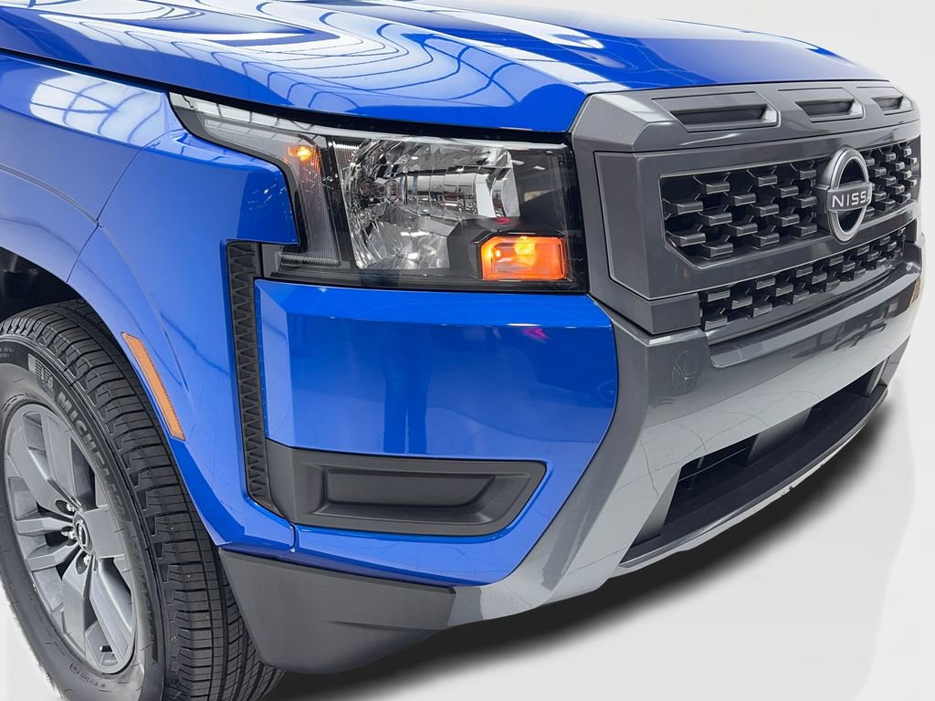Used 2025 Nissan Frontier SV image 3