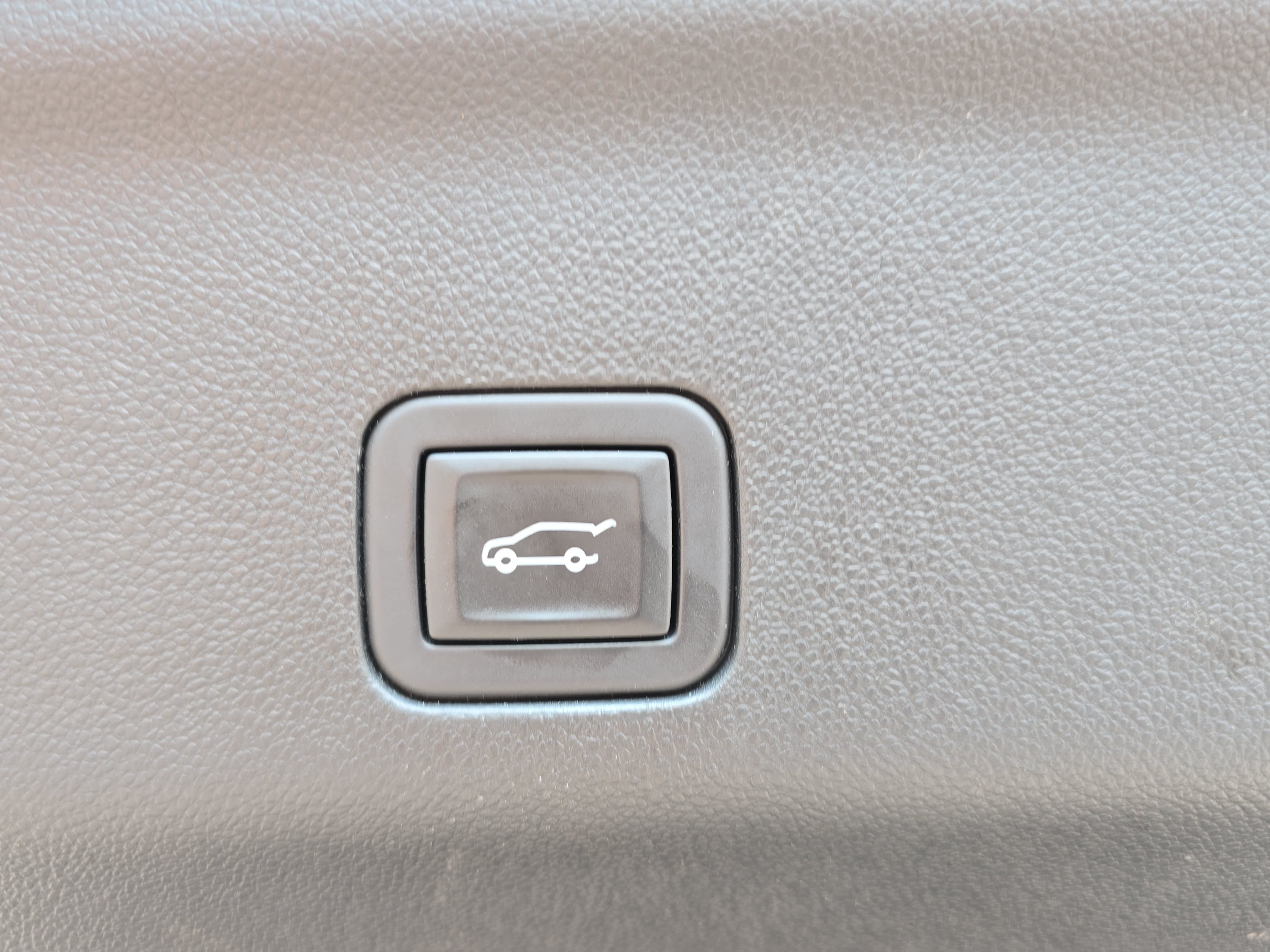 Used 2024 Chevrolet Tahoe Premier AWD/4WD image 14