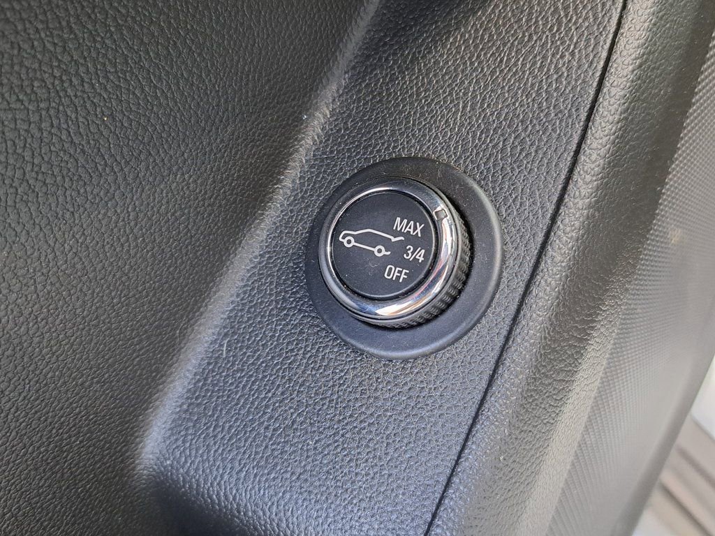 Used 2023 Chevrolet Traverse LT image 24