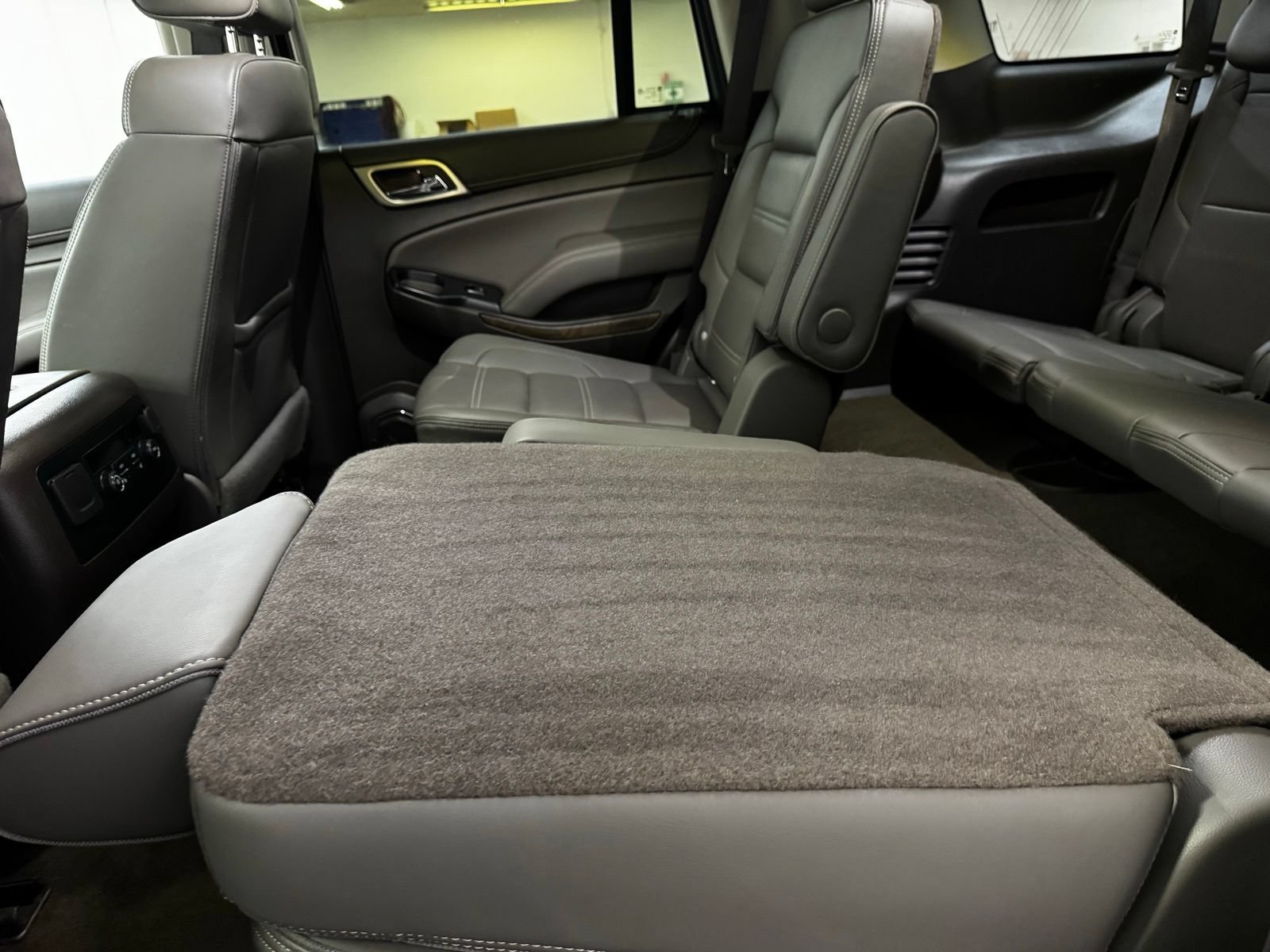 Used 2018 GMC Yukon Denali AWD/4WD image 32