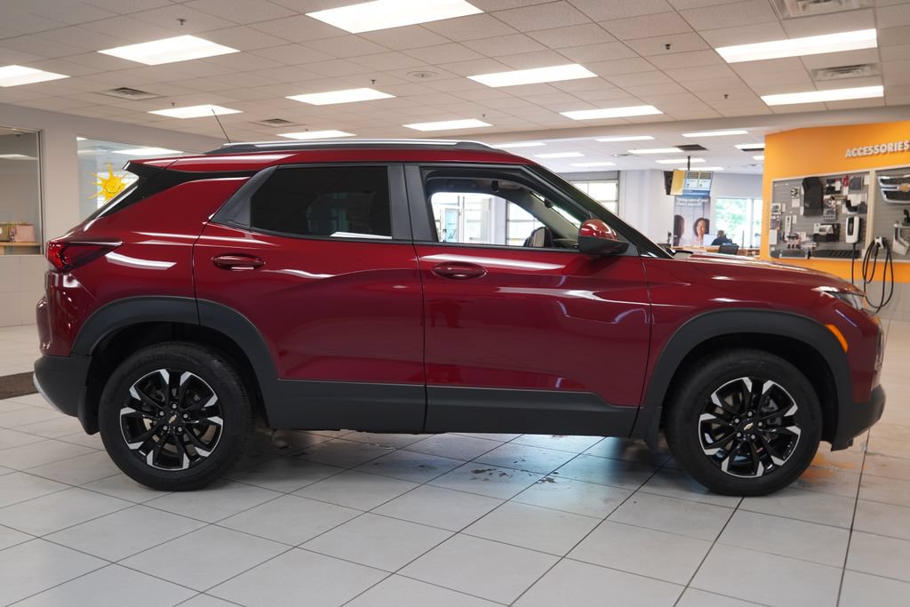 Certified 2023 Chevrolet TrailBlazer LT w/ LPO, Blackout Package AWD/4WD image 15