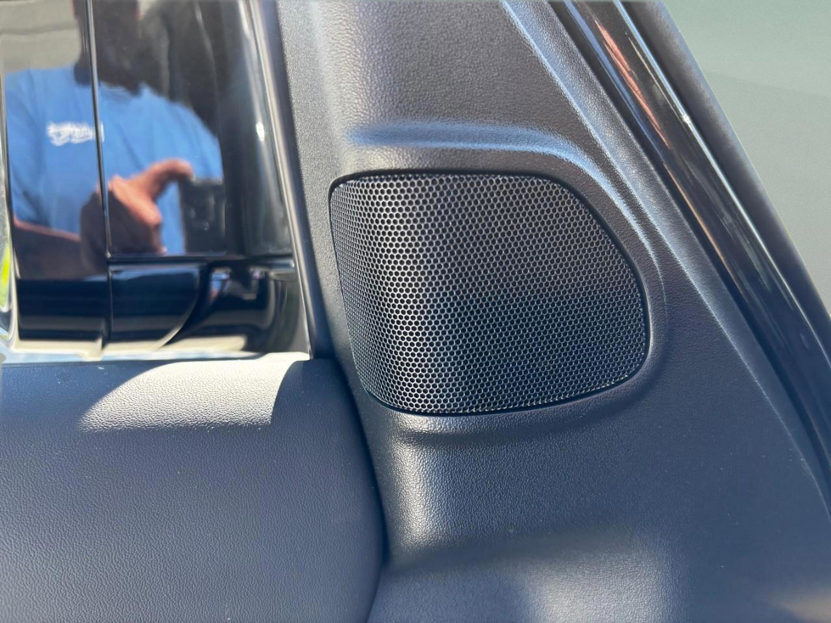 New 2025 Land Rover Defender 110 V8 image 34