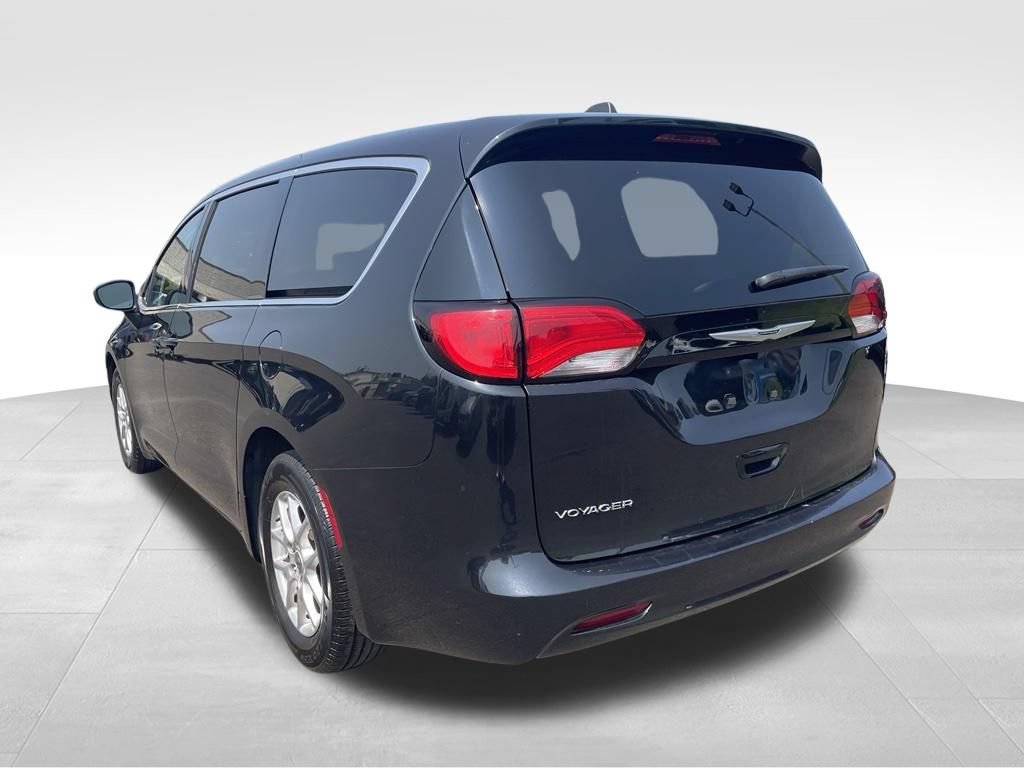 Used 2023 Chrysler Voyager LX FWD image 18