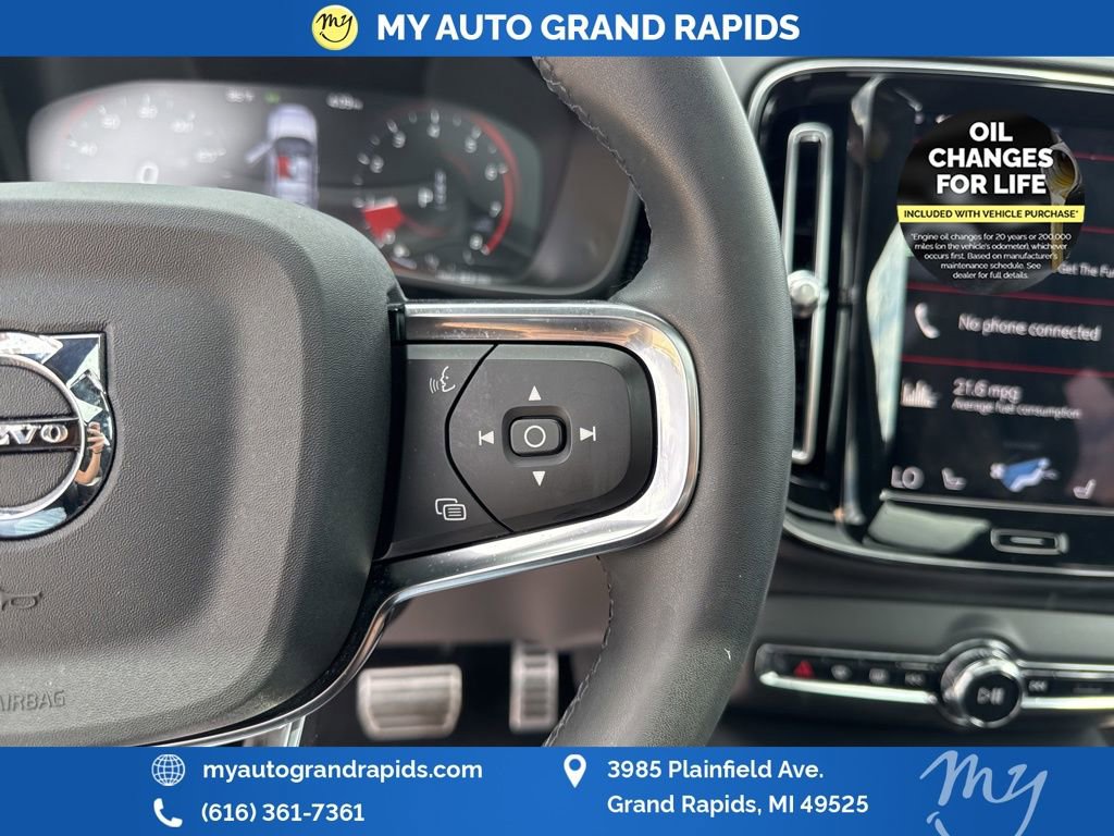 Used 2022 Volvo XC40 T5 R-Design w/ Advanced Package image 17