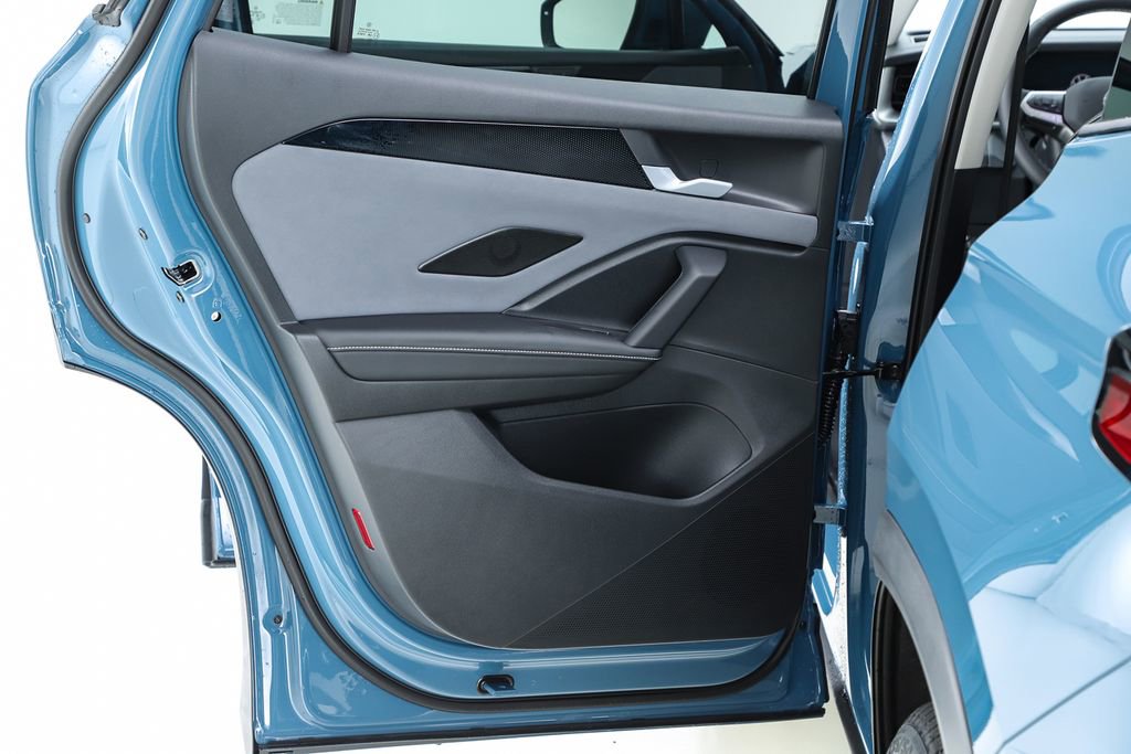 New 2026 Volkswagen Tiguan SE image 17