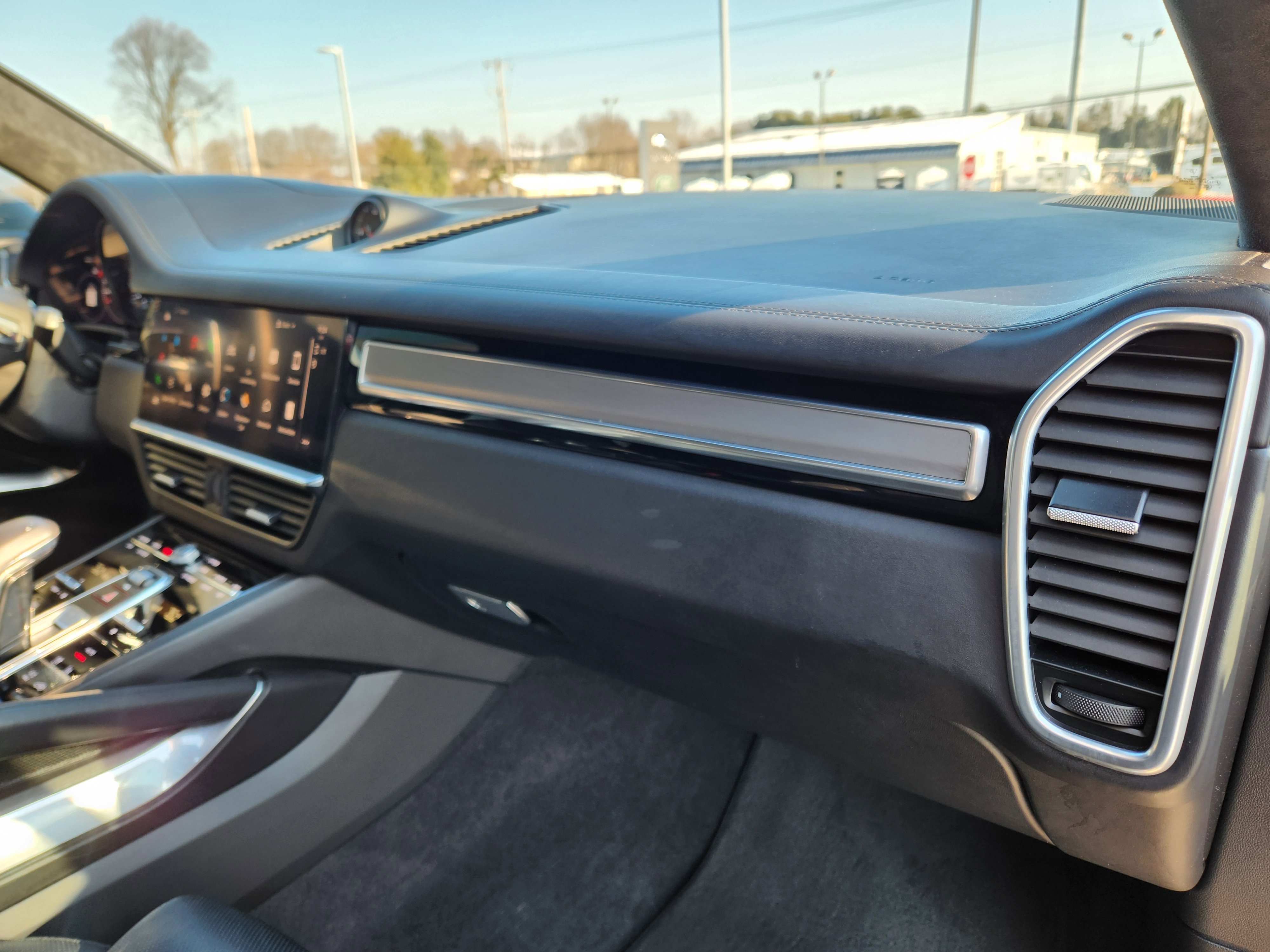 Used 2023 Porsche Cayenne Turbo AWD/4WD image 17