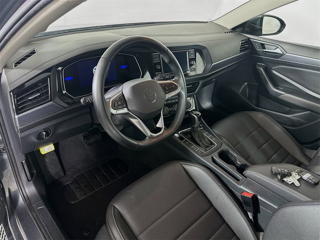 Used 2024 Volkswagen Jetta SE image 28