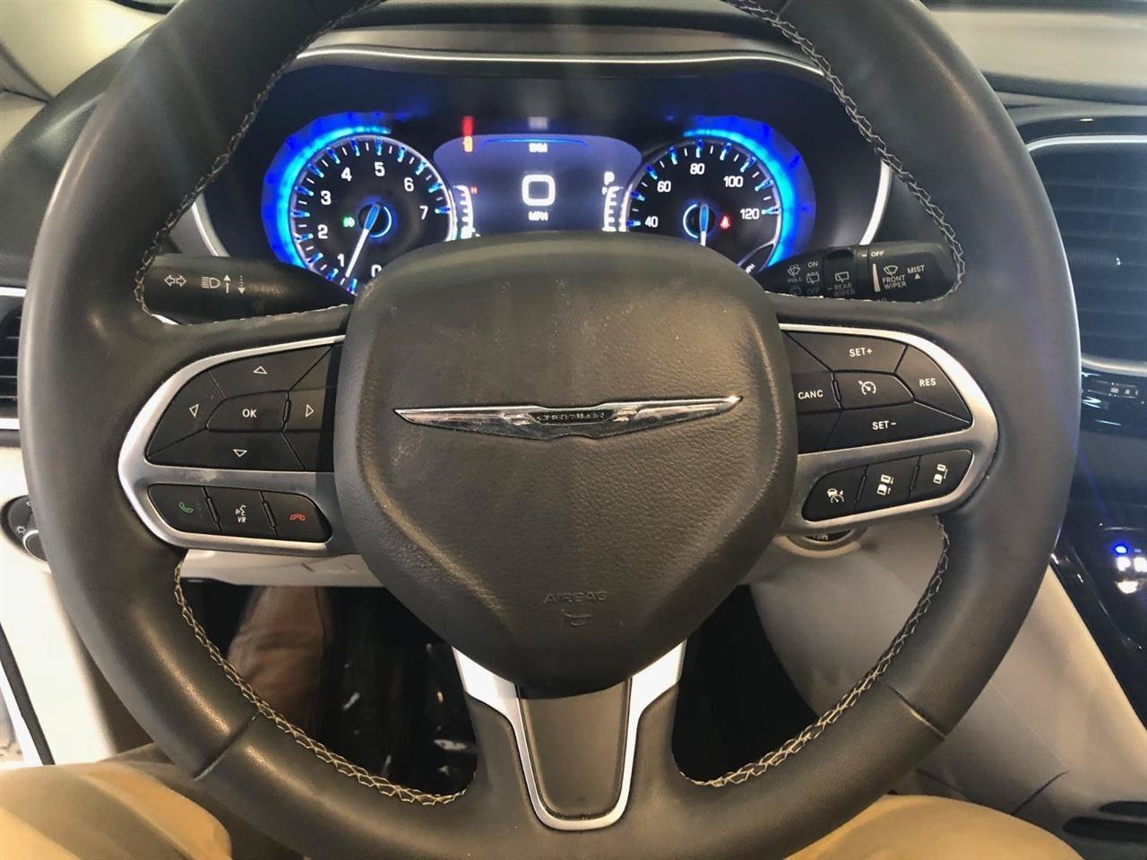 Used 2023 Chrysler Pacifica Touring-L FWD image 24