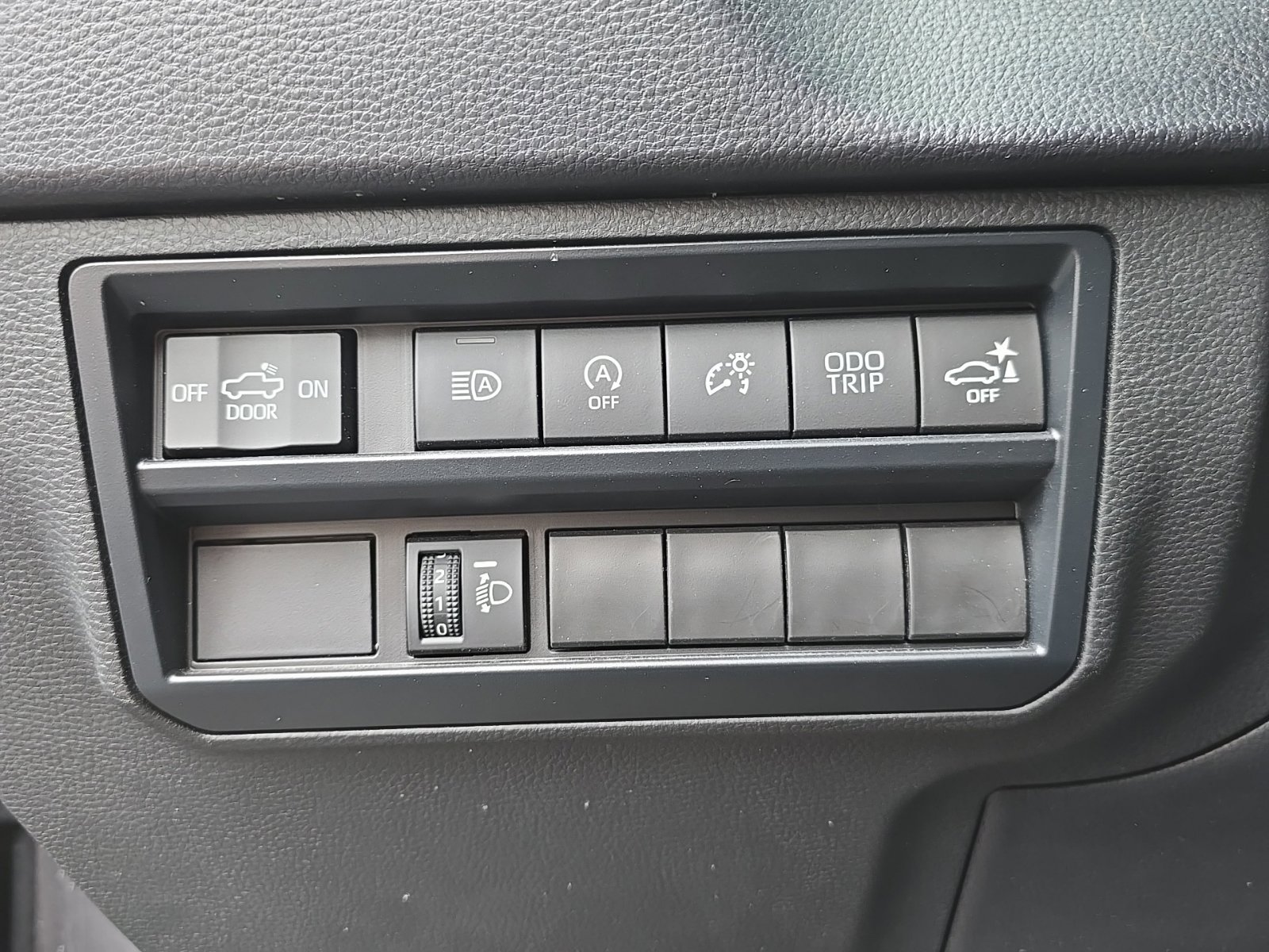 Used 2023 Toyota Tundra SR5 w/ SR5 Convenience Package AWD/4WD image 17