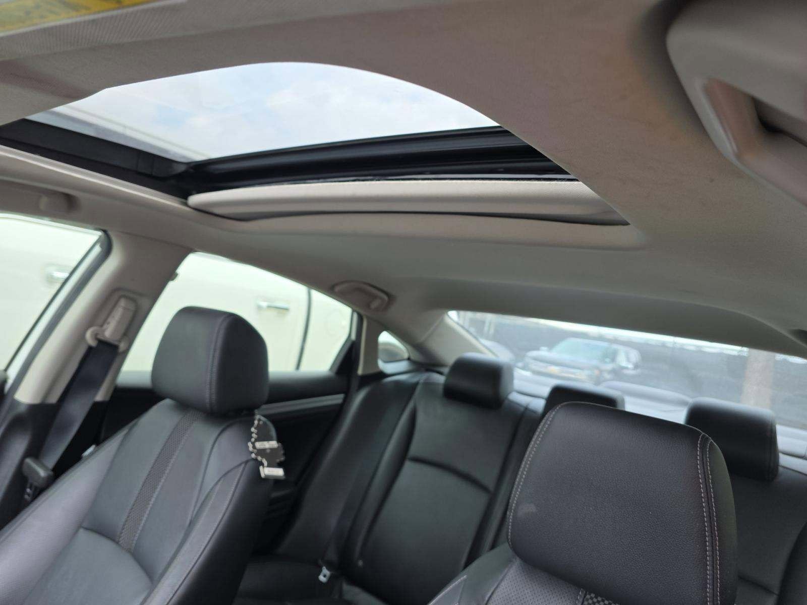Used 2019 Honda Civic Touring image 9