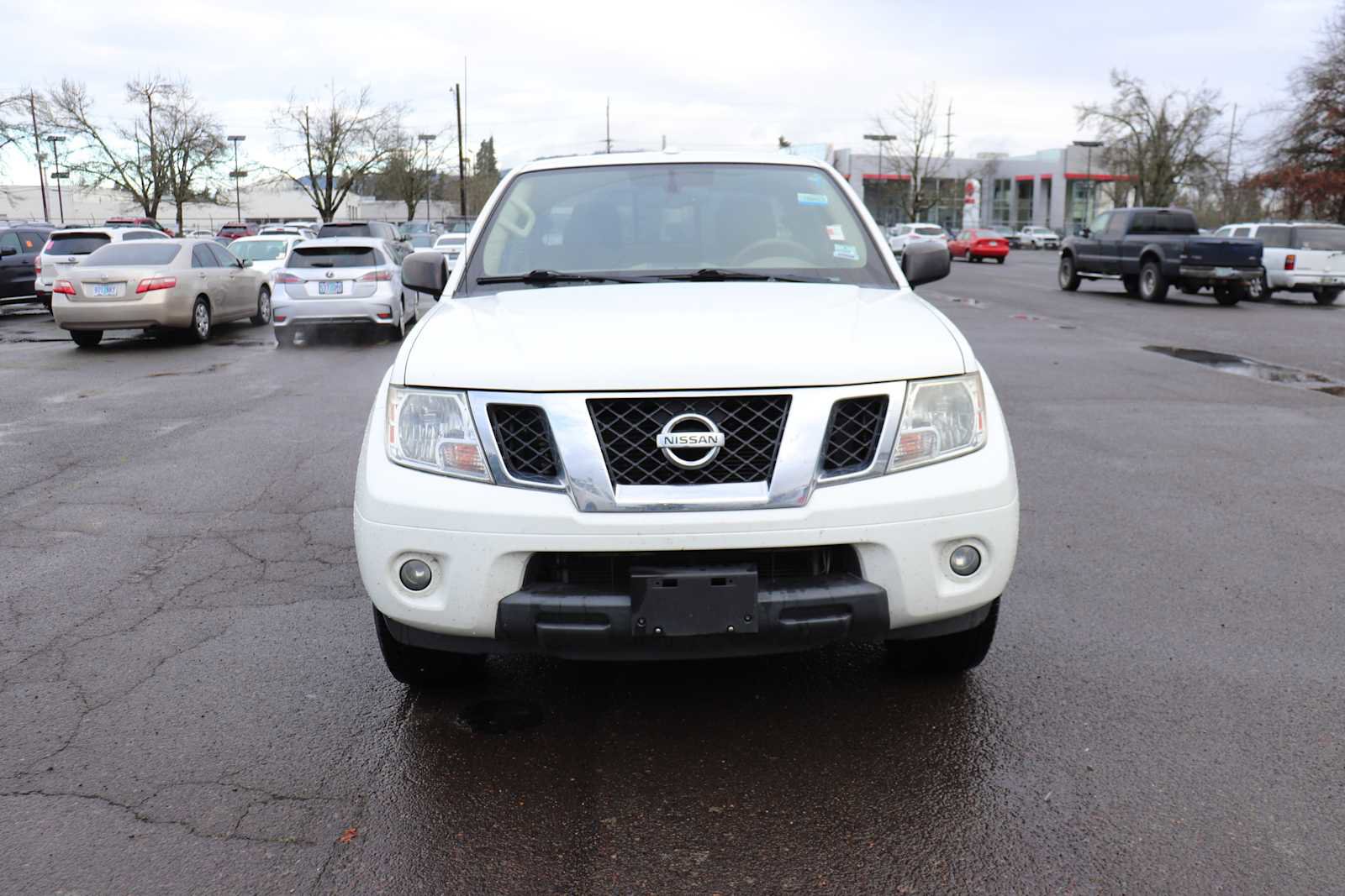 Used 2018 Nissan Frontier SV image 2