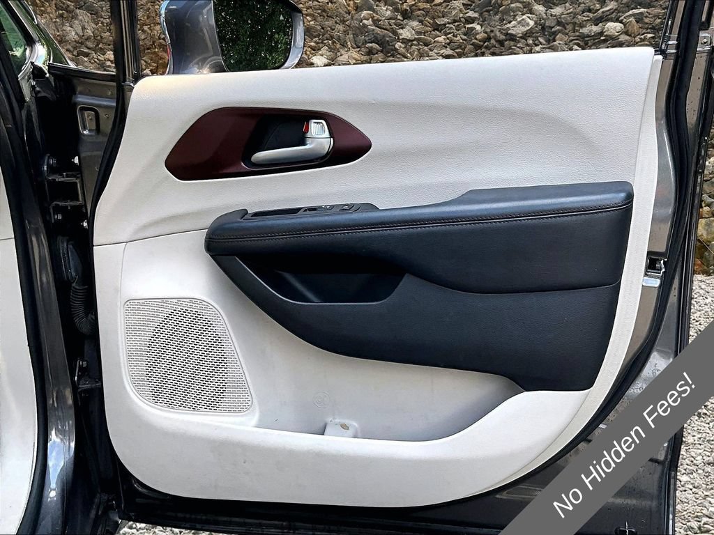 Used 2019 Chrysler Pacifica Limited FWD image 22