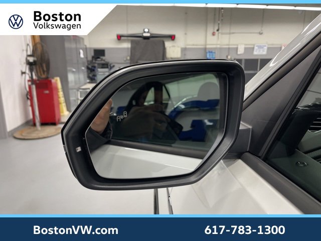 Used 2025 Volkswagen Atlas Cross Sport SEL R-Line image 13
