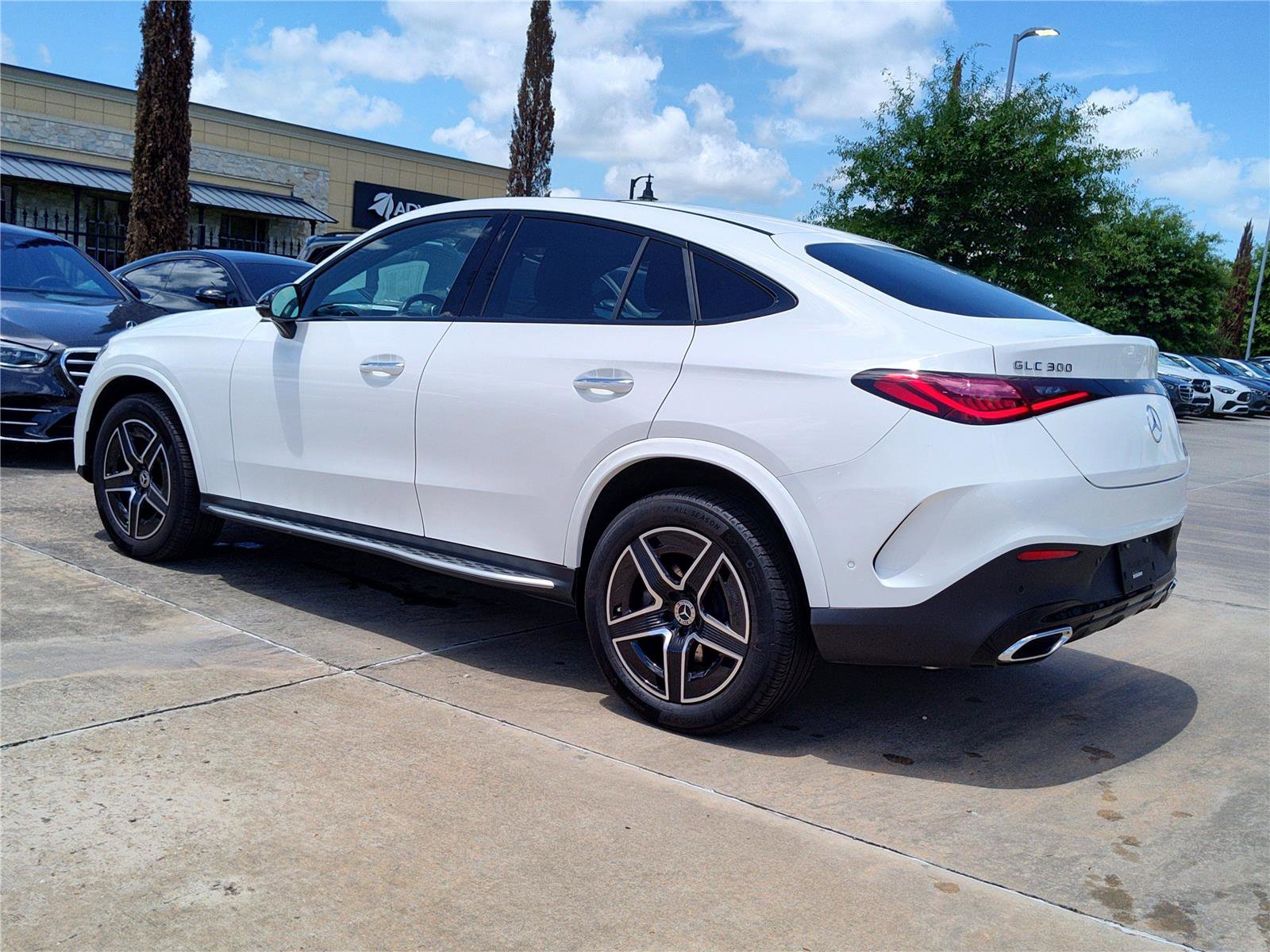 Used 2024 Mercedes-Benz GLC 300 4MATIC image 4