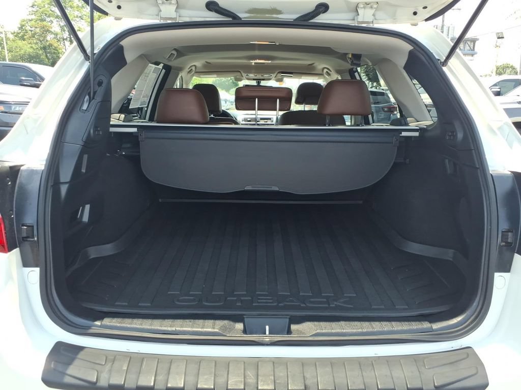 Used 2017 Subaru Outback 2.5i Touring AWD/4WD image 18
