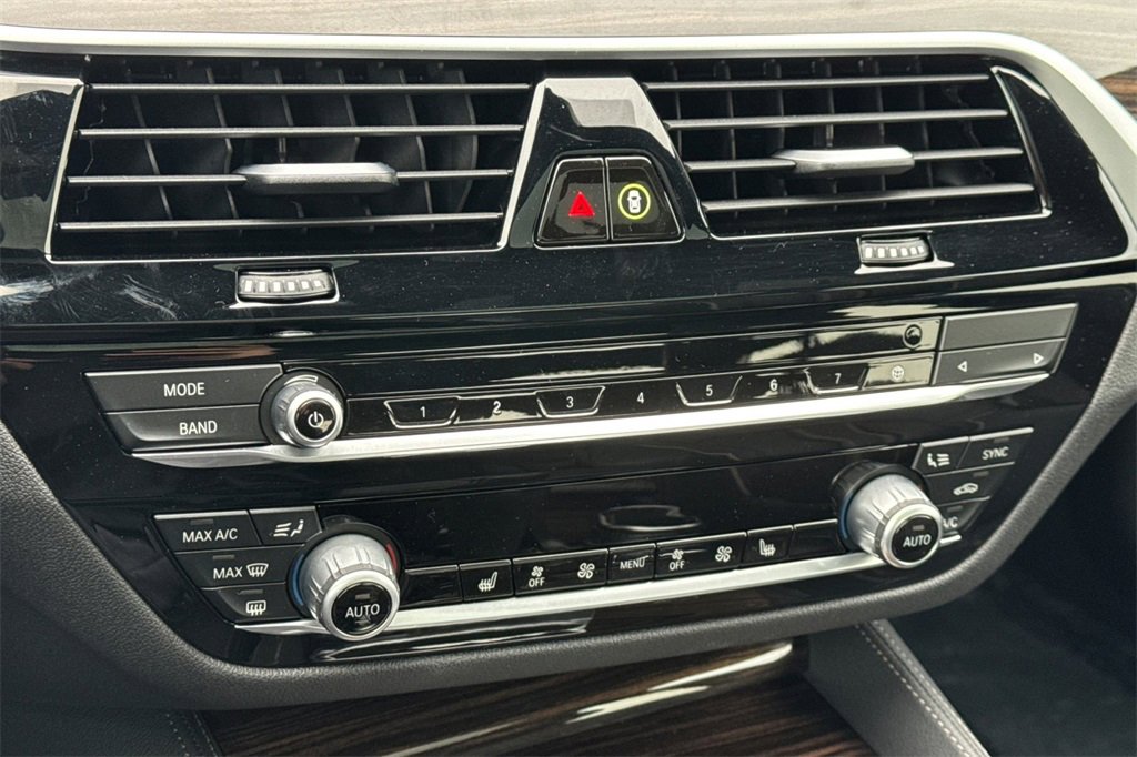 Used 2023 BMW M550i xDrive image 25