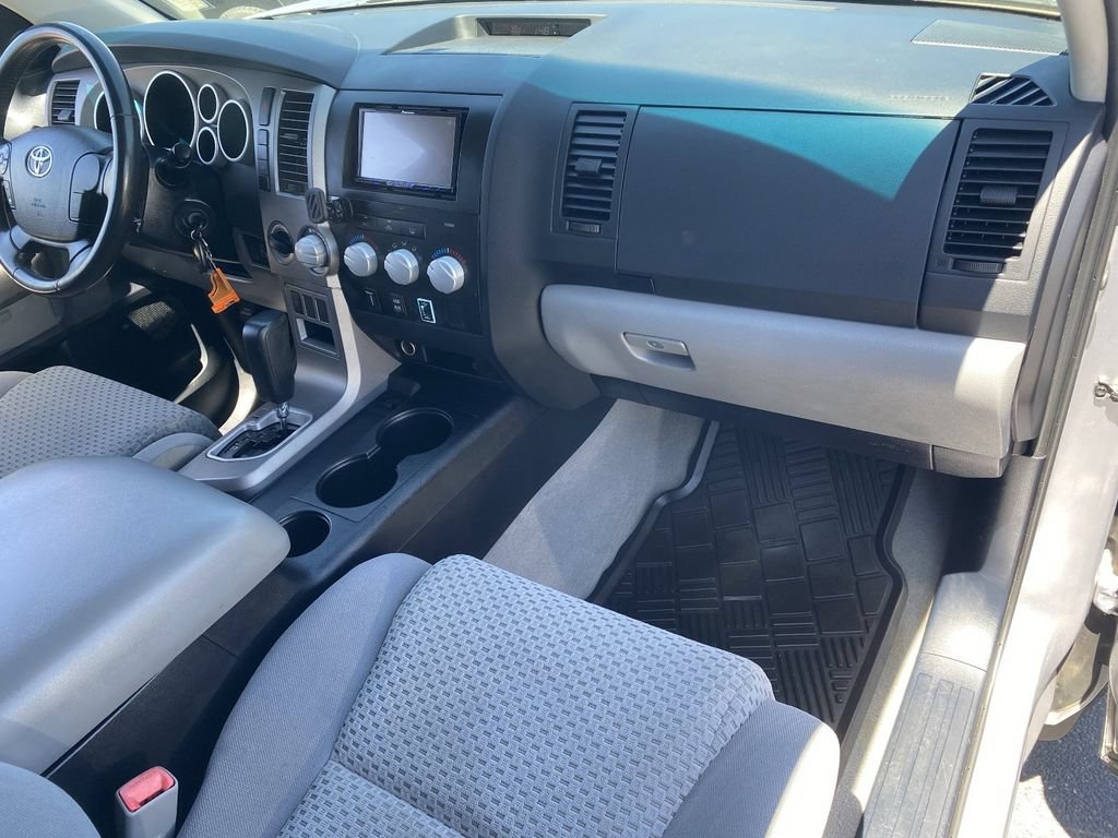 Used 2010 Toyota Tundra 4x4 CrewMax image 12
