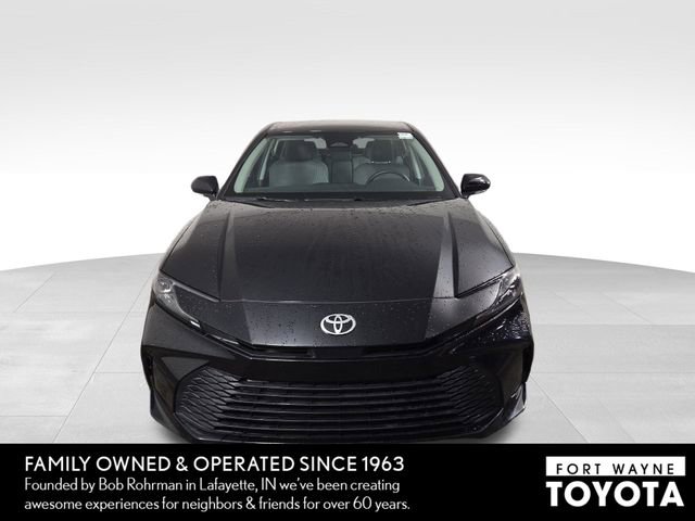 Used 2025 Toyota Camry LE image 3