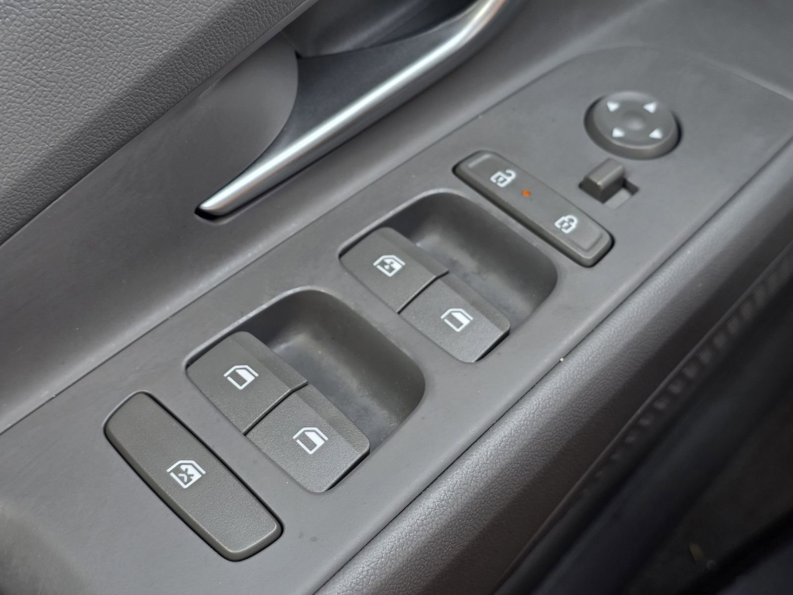 Used 2024 Hyundai Elantra SEL FWD image 25