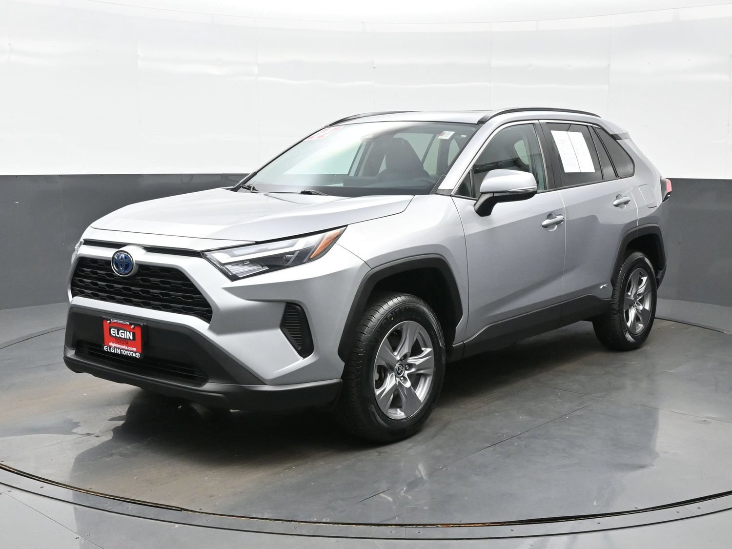 Used 2022 Toyota RAV4 XLE w/ Convenience Package AWD/4WD image 2
