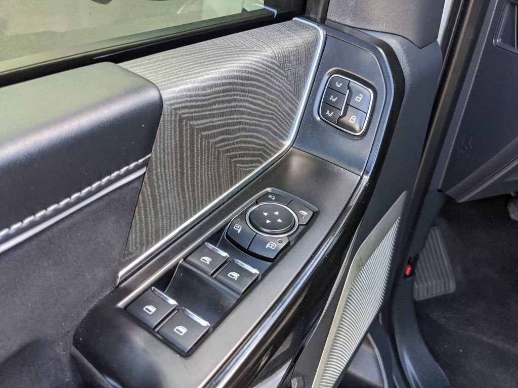 Used 2024 Ford F150 Lightning Platinum image 23