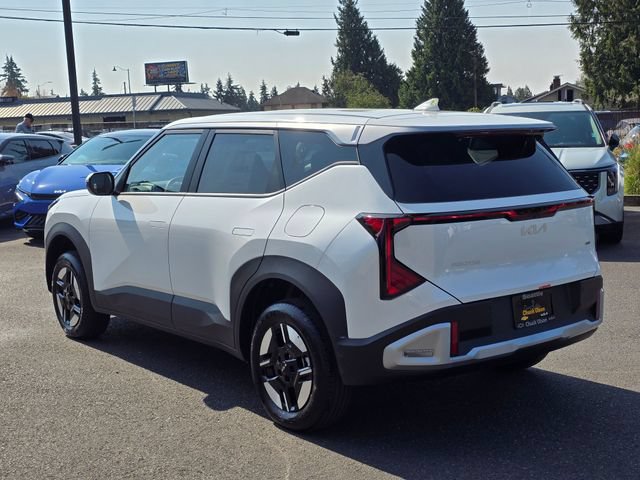 New 2027 Kia Seltos LX AWD/4WD image 3