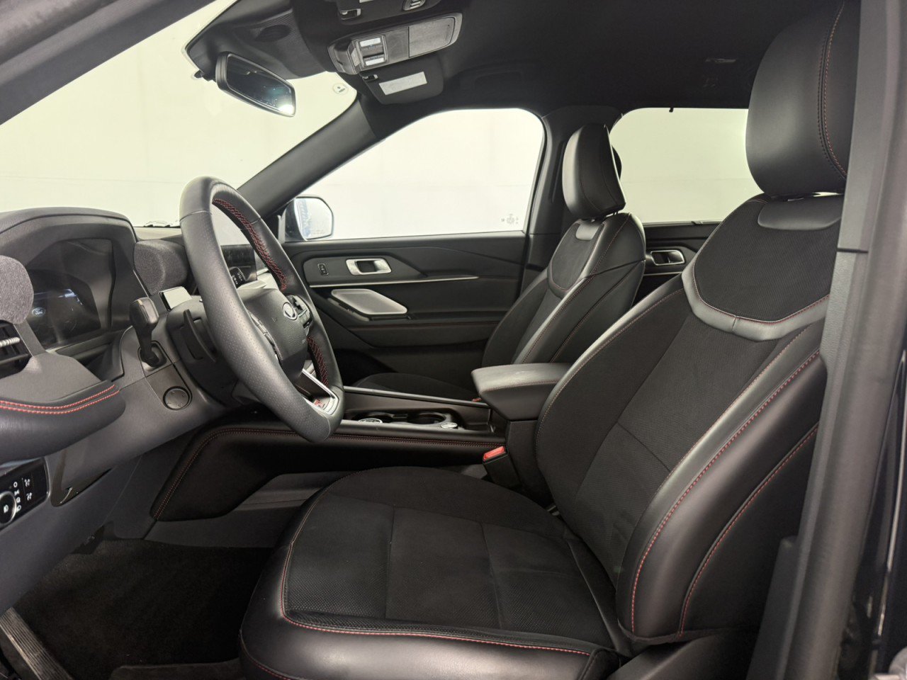 Used 2025 Ford Explorer ST RWD image 17