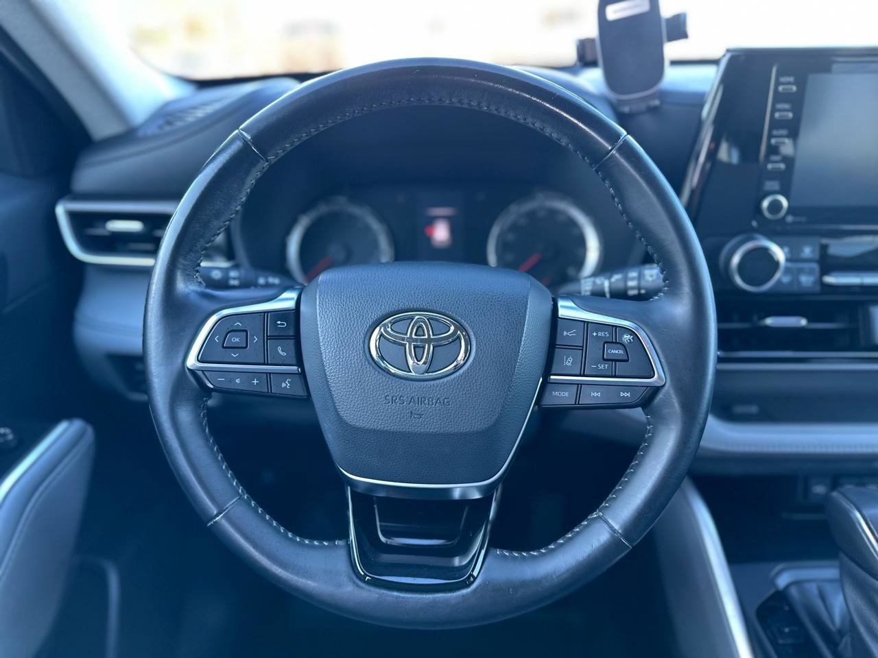 Used 2020 Toyota Highlander LE FWD image 18