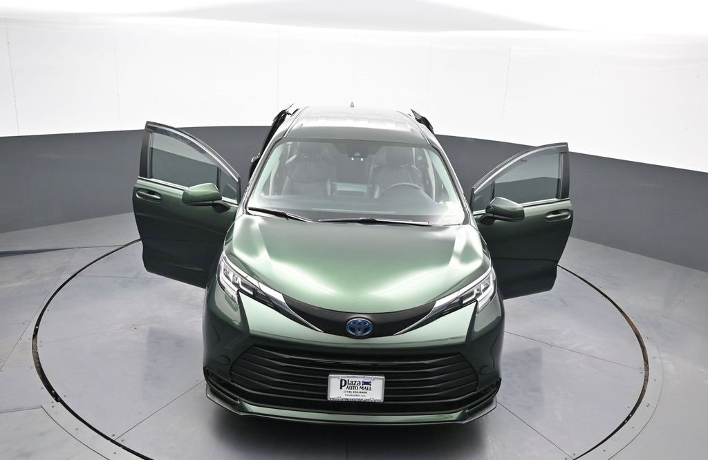 Certified 2021 Toyota Sienna LE image 46