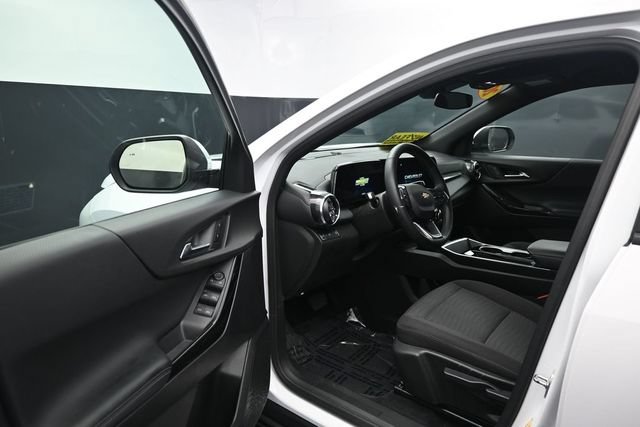 Used 2025 Chevrolet Equinox LT FWD image 12
