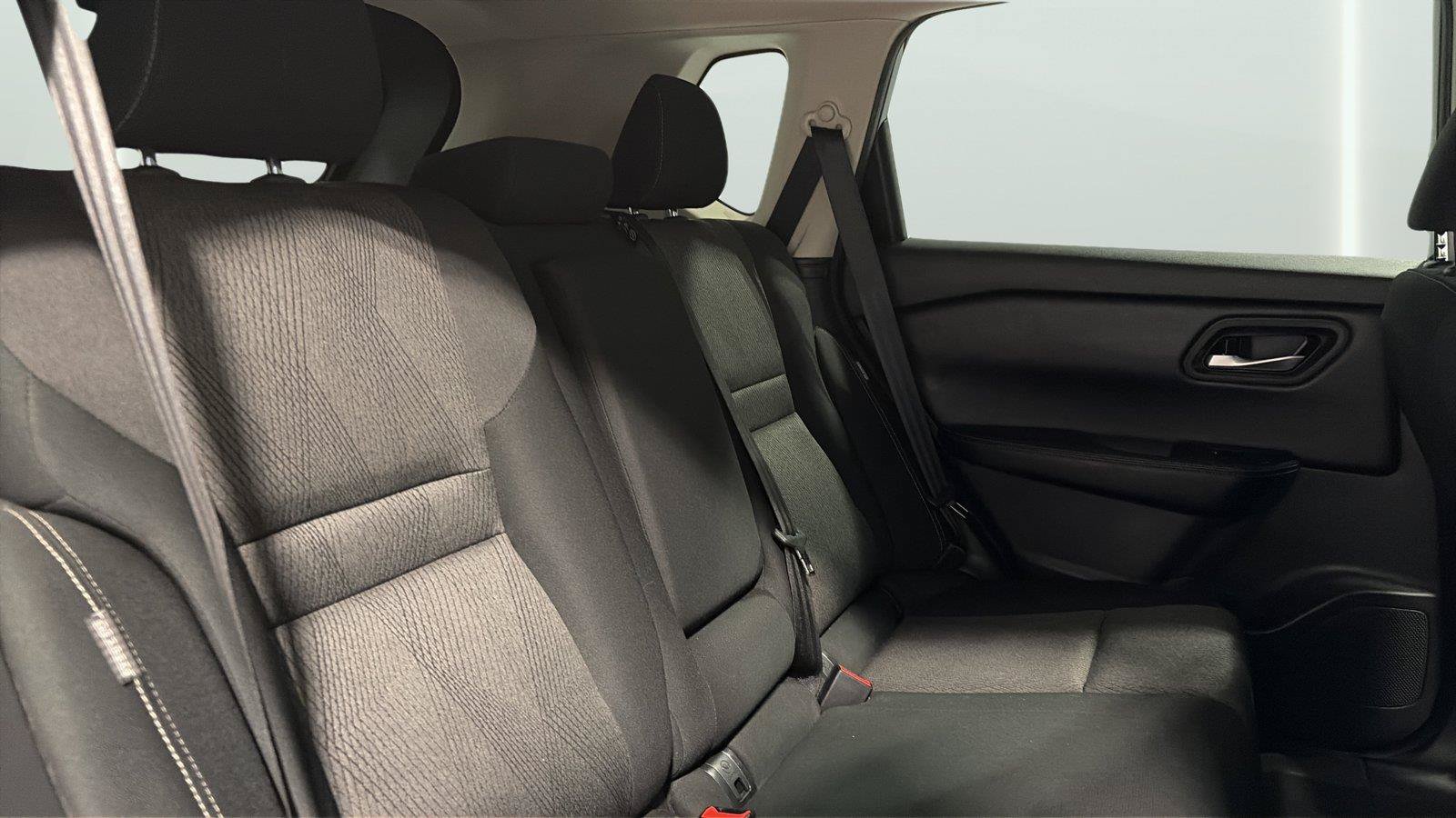 Used 2025 Nissan Rogue SV AWD/4WD image 15