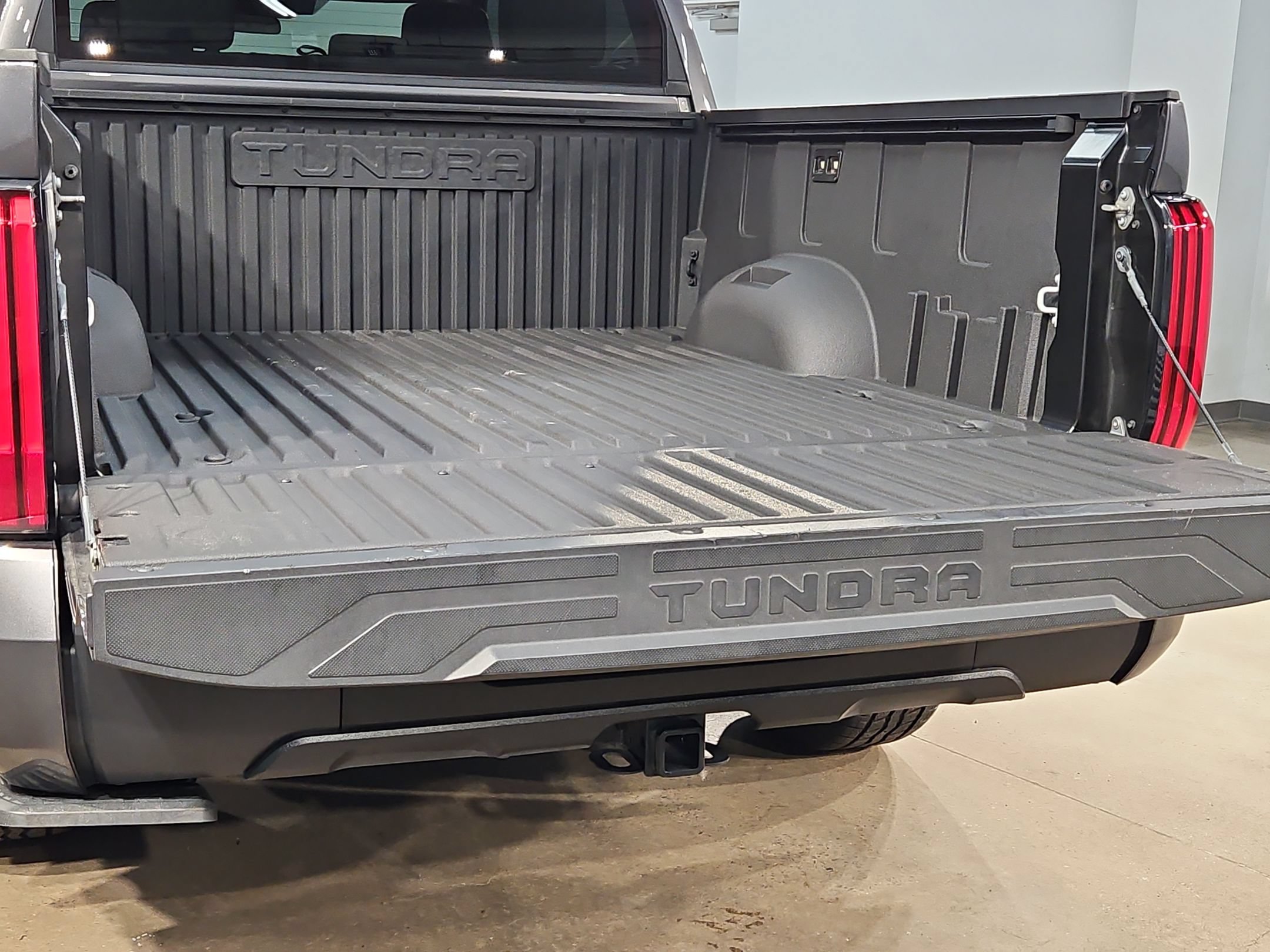 Used 2024 Toyota Tundra SR5 w/ SR5 Premium Package AWD/4WD image 18