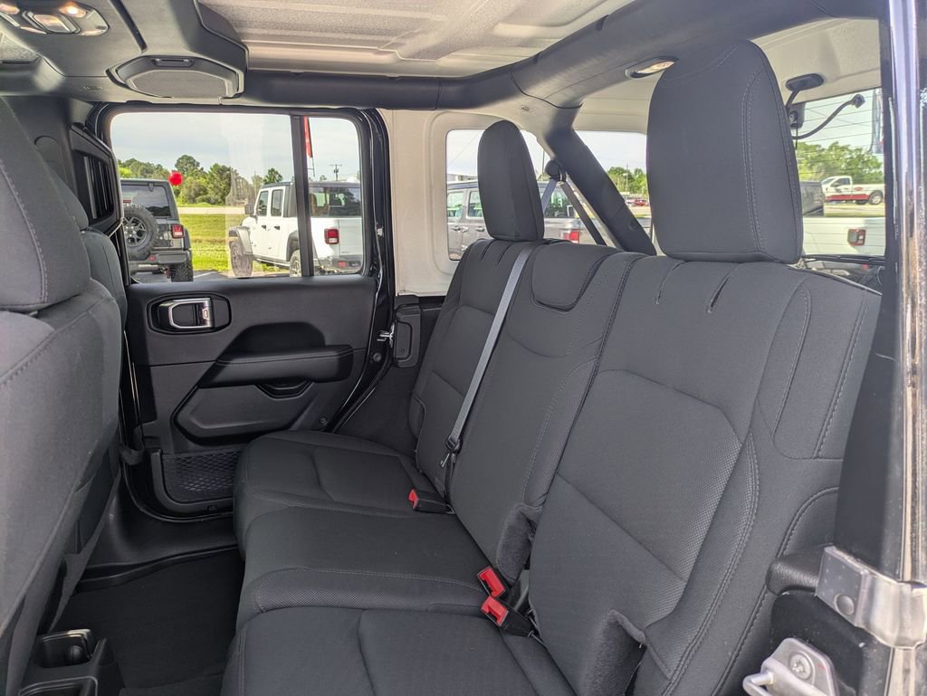 Used 2023 Jeep Wrangler Sahara image 27