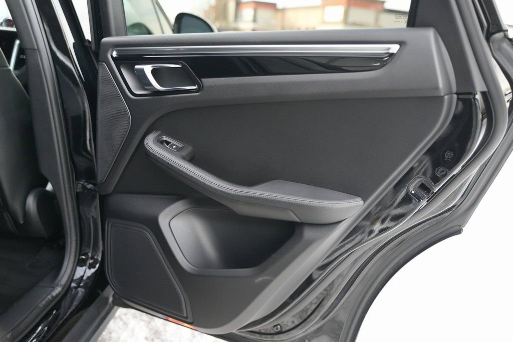 Used 2017 Porsche Macan w/ Driver Memory Package image 67