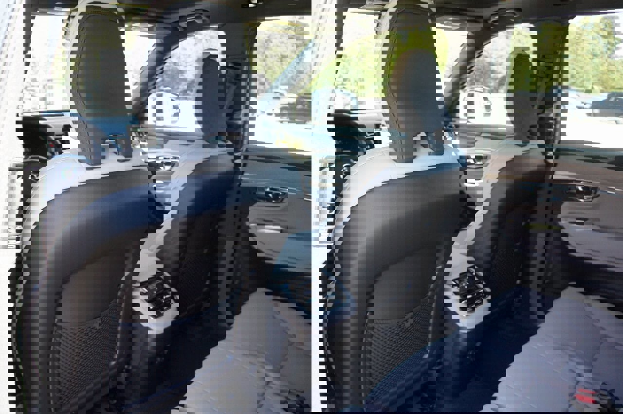 New 2026 Volvo XC90 B6 Plus w/ Protection Package Premier image 22