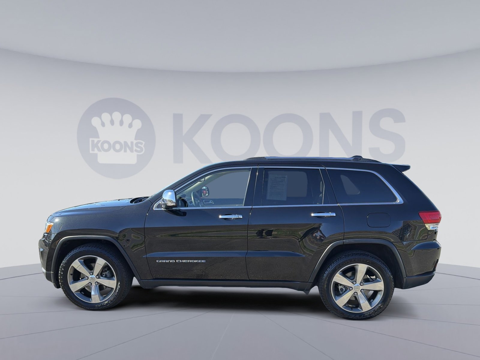 Used 2015 Jeep Grand Cherokee Limited w/ Luxury Group II image 2