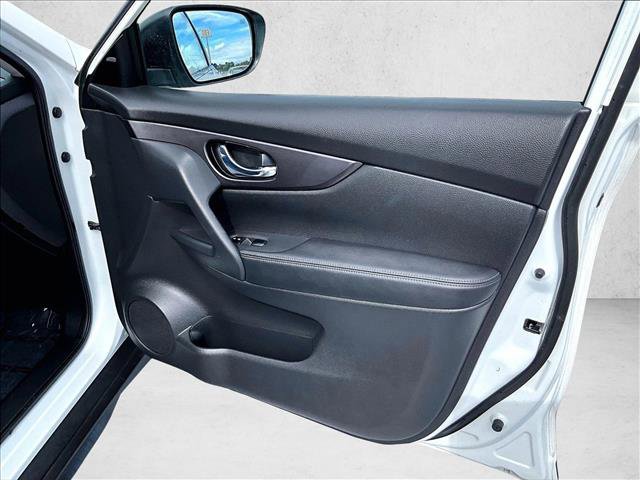 Used 2020 Nissan Rogue SV image 19