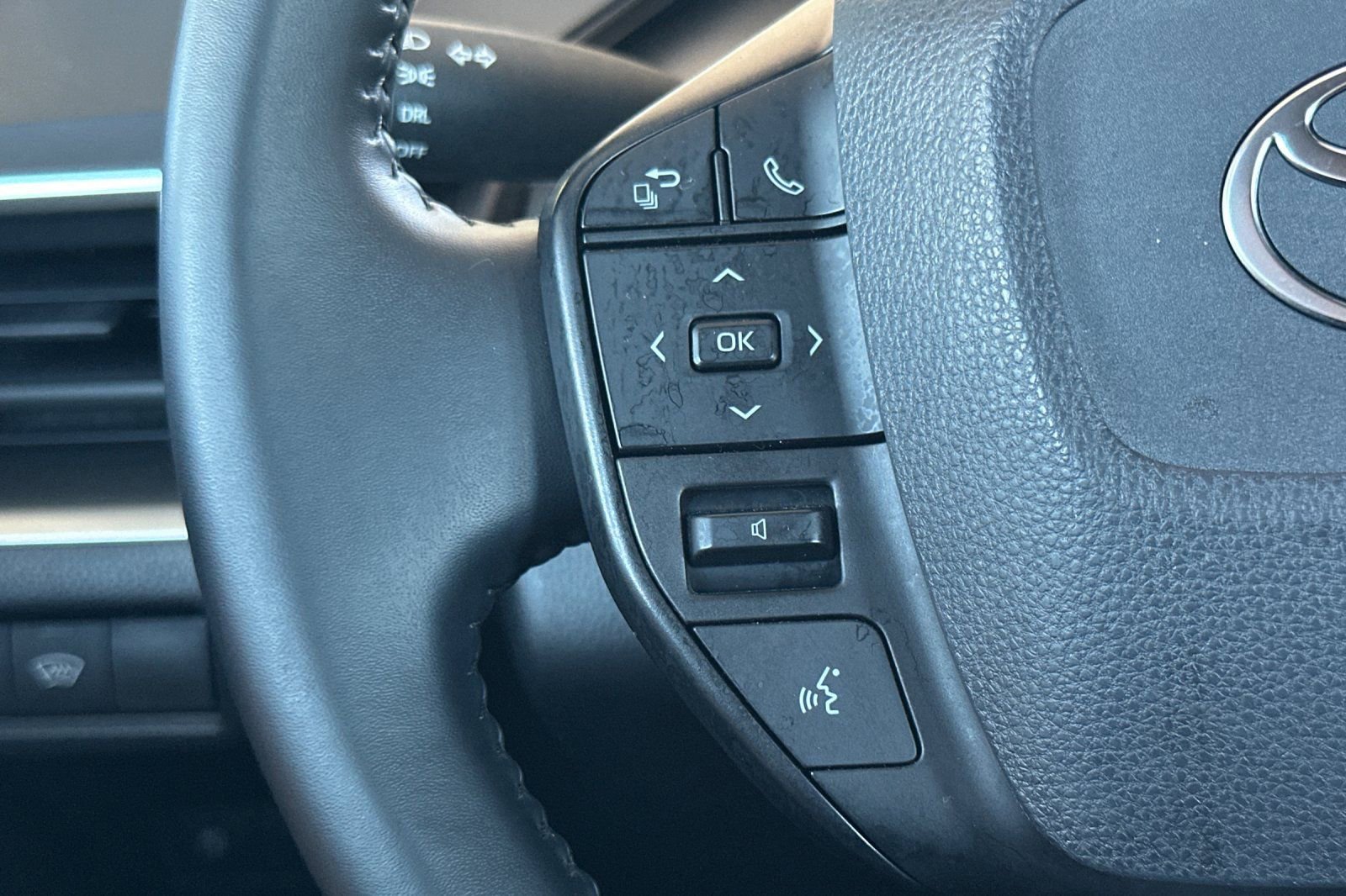 Used 2025 Toyota Prius LE image 27