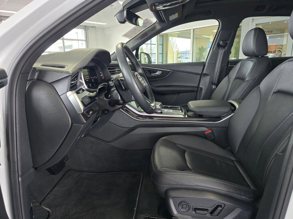 Used 2025 Audi Q7 3.0T Premium Plus image 23