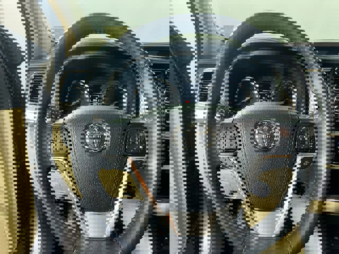 Used 2016 Toyota Highlander Limited image 17