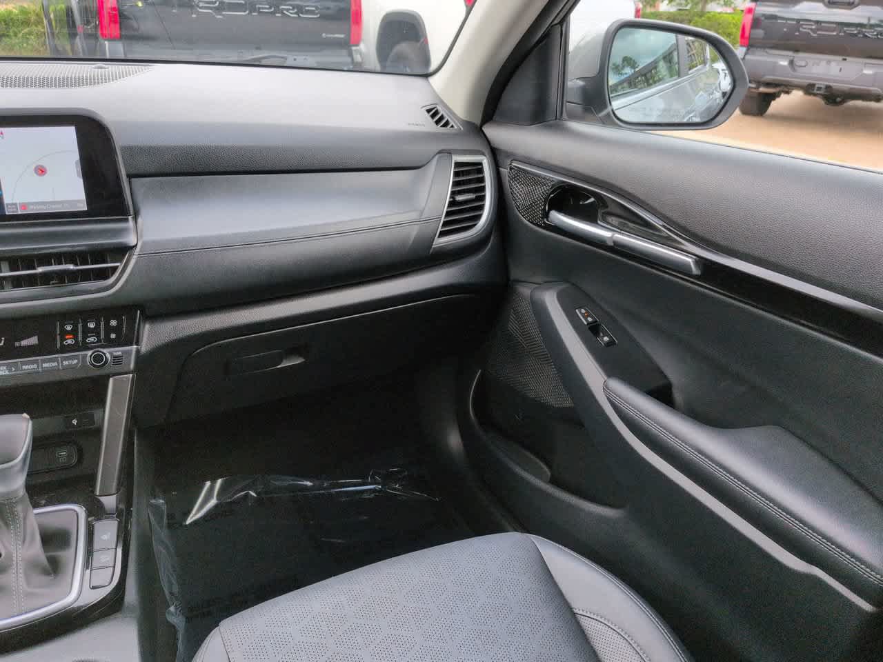 Used 2024 Kia Seltos EX FWD image 16