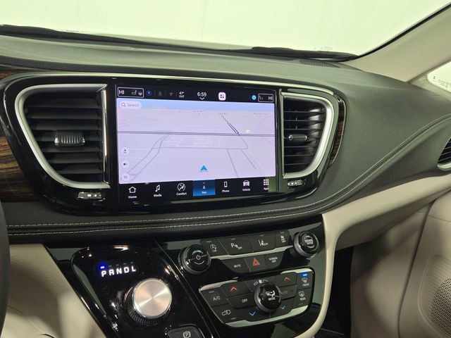 Used 2024 Chrysler Pacifica Limited image 18
