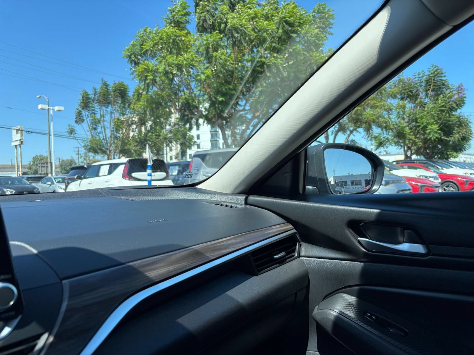 Used 2025 Nissan Altima 2.5 SV FWD image 36