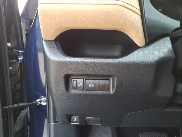 Used 2021 Toyota RAV4 XLE AWD/4WD image 14