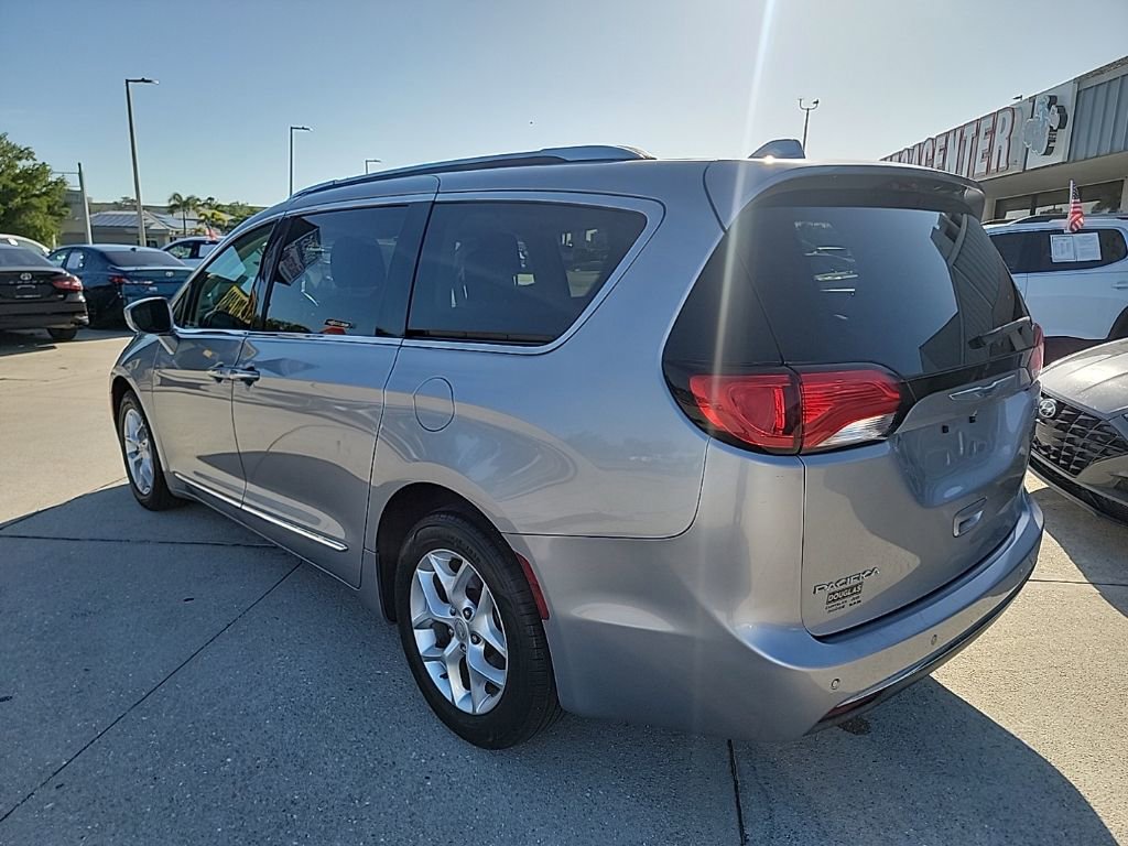 Used 2019 Chrysler Pacifica Touring-L Plus w/ Tire & Wheel Group image 3